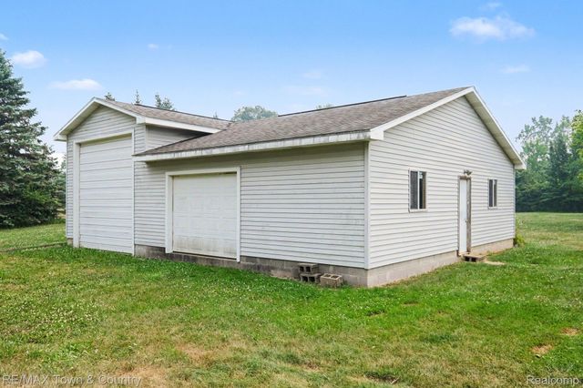 1291 W Tobias Road, Vienna Charter Township, MI 48420