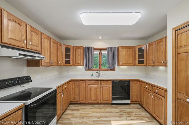 1291 W Tobias Road, Vienna Charter Township, MI 48420