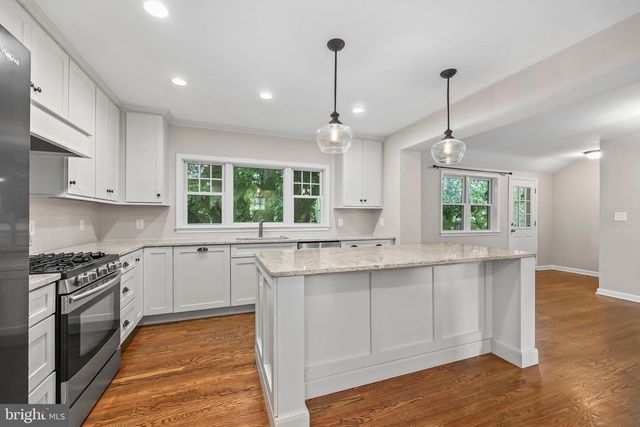 2722 WOODLEY PL, Falls Church, VA 22046