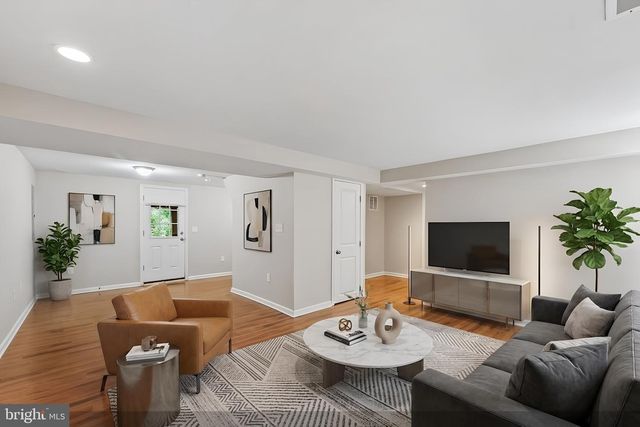 2722 WOODLEY PL, Falls Church, VA 22046