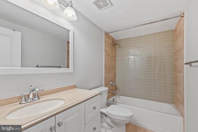 2722 WOODLEY PL, Falls Church, VA 22046