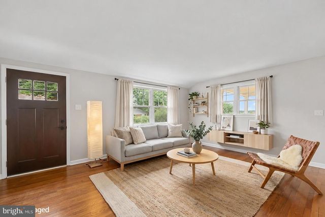 2722 WOODLEY PL, Falls Church, VA 22046