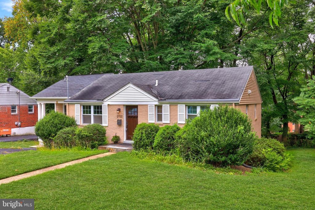 2722 WOODLEY PL, Falls Church, VA 22046
