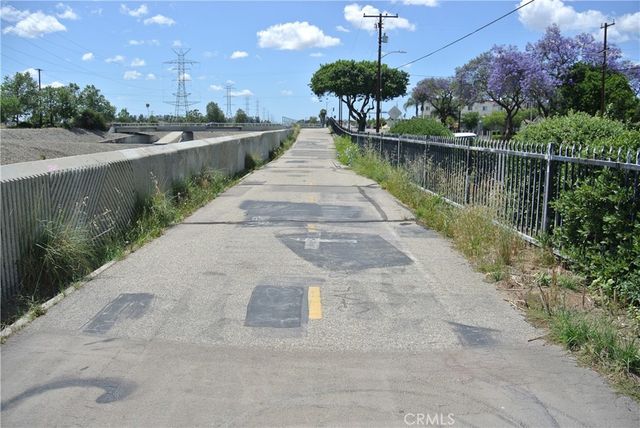 6460 Dos Rios, Downey, CA 90240