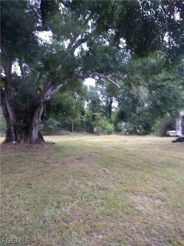 6870 Golden RD, North Fort Myers, FL 33917