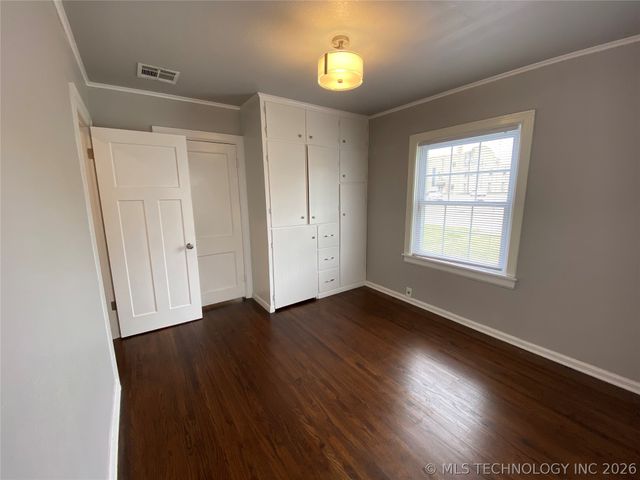 4711 E 4th Place, Tulsa, OK 74112