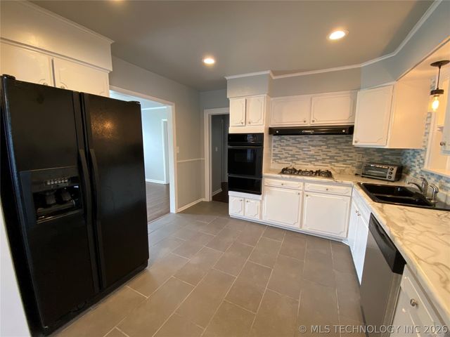 4711 E 4th Place, Tulsa, OK 74112