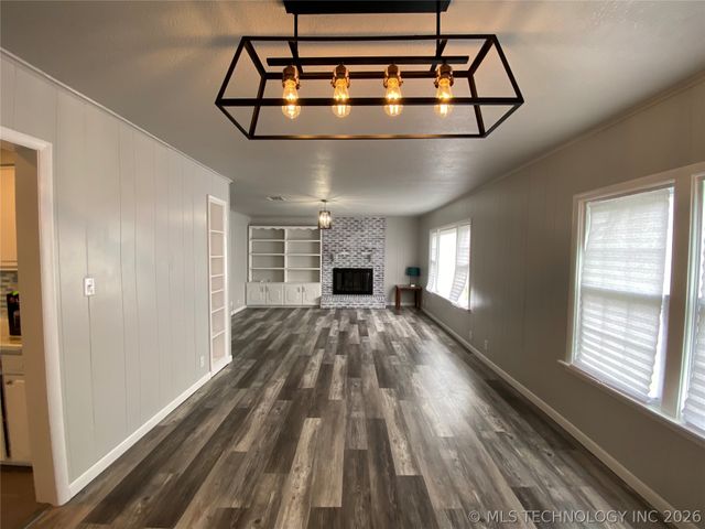 4711 E 4th Place, Tulsa, OK 74112