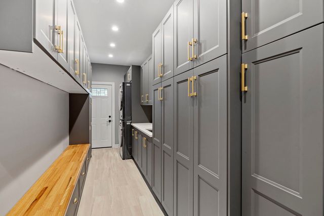 1203 N Burning Bush Lane, Mount Prospect, IL 60056