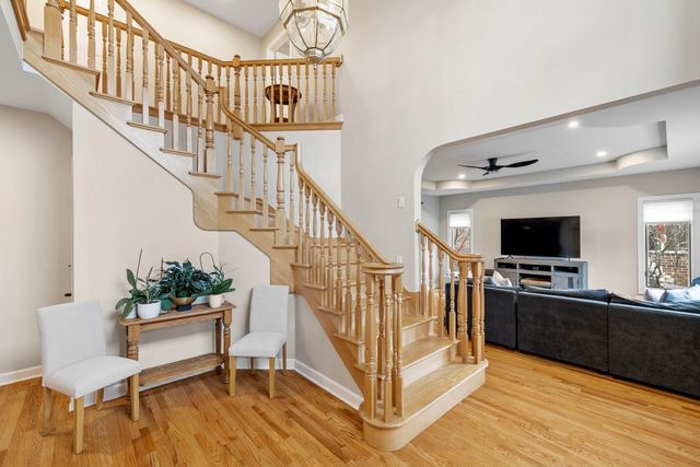 1203 N Burning Bush Lane, Mount Prospect, IL 60056