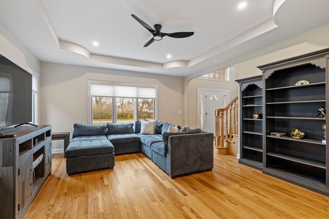 1203 N Burning Bush Lane, Mount Prospect, IL 60056