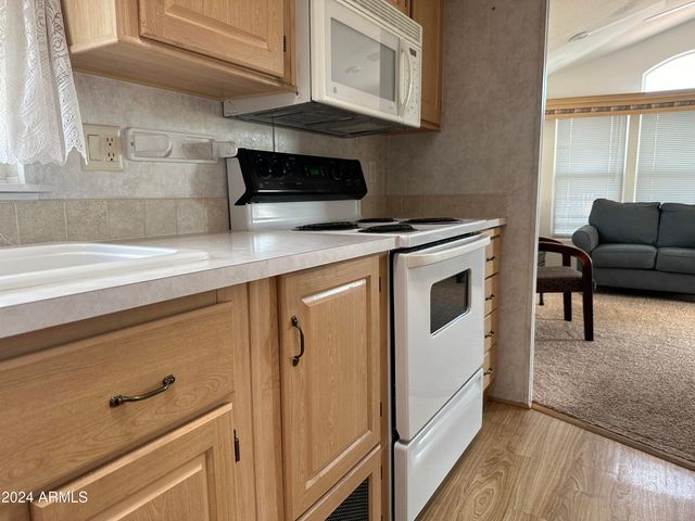 21272 W SHALAKO Lane 368, Congress, AZ 85332