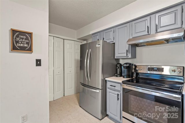 5870 Harris Grove Lane, Charlotte, NC 28212