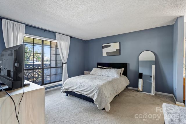 5870 Harris Grove Lane, Charlotte, NC 28212