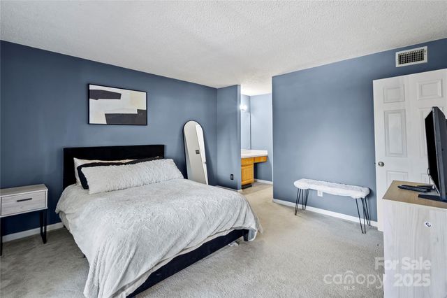 5870 Harris Grove Lane, Charlotte, NC 28212