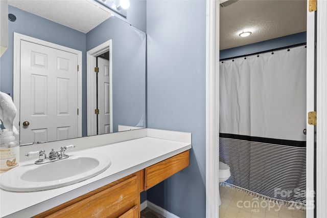 5870 Harris Grove Lane, Charlotte, NC 28212