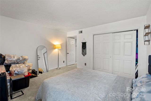 5870 Harris Grove Lane, Charlotte, NC 28212