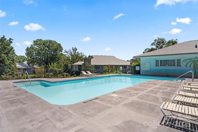 5870 Harris Grove Lane, Charlotte, NC 28212