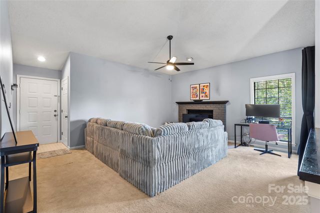 5870 Harris Grove Lane, Charlotte, NC 28212