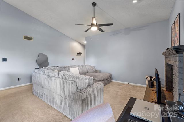 5870 Harris Grove Lane, Charlotte, NC 28212