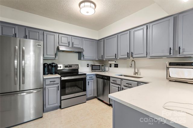 5870 Harris Grove Lane, Charlotte, NC 28212