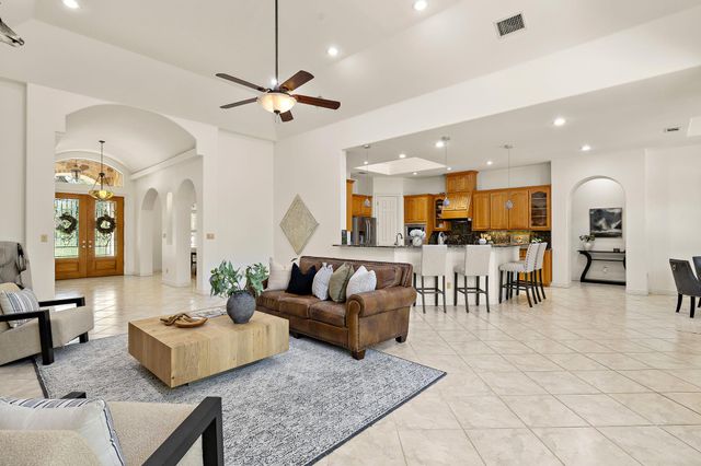100 Palomino CV, Jarrell, TX 76537