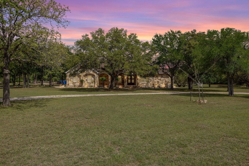 100 Palomino CV, Jarrell, TX 76537