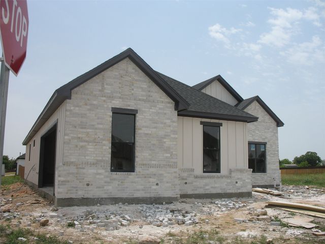 201 Cliff Court, Godley, TX 76044