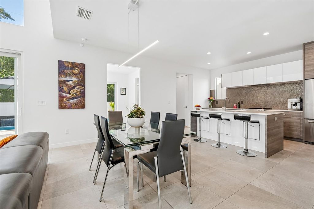Image 20 of property listing at 1314 1/2 W. LEMON STREET, Tampa, FL 33606