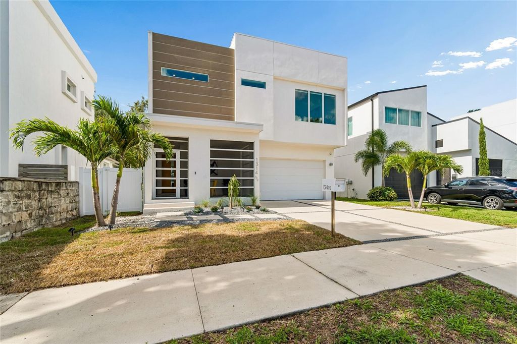 Image 3 of property listing at 1314 1/2 W. LEMON STREET, Tampa, FL 33606