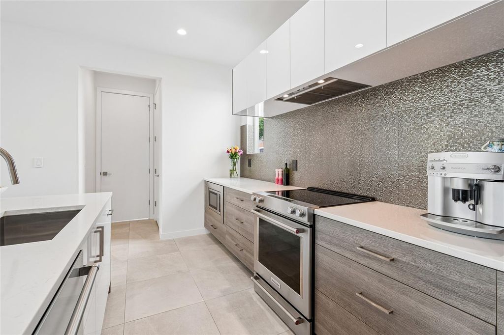 Image 33 of property listing at 1314 1/2 W. LEMON STREET, Tampa, FL 33606