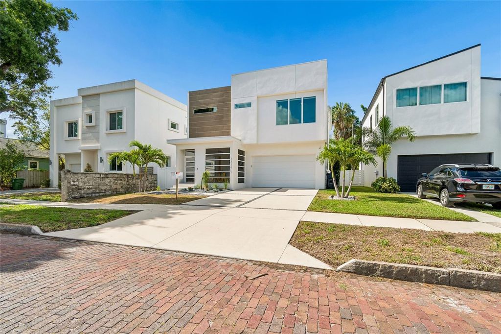 Image 5 of property listing at 1314 1/2 W. LEMON STREET, Tampa, FL 33606