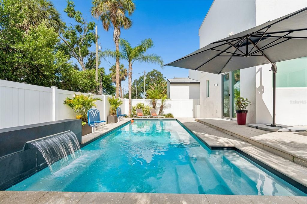 Image 6 of property listing at 1314 1/2 W. LEMON STREET, Tampa, FL 33606