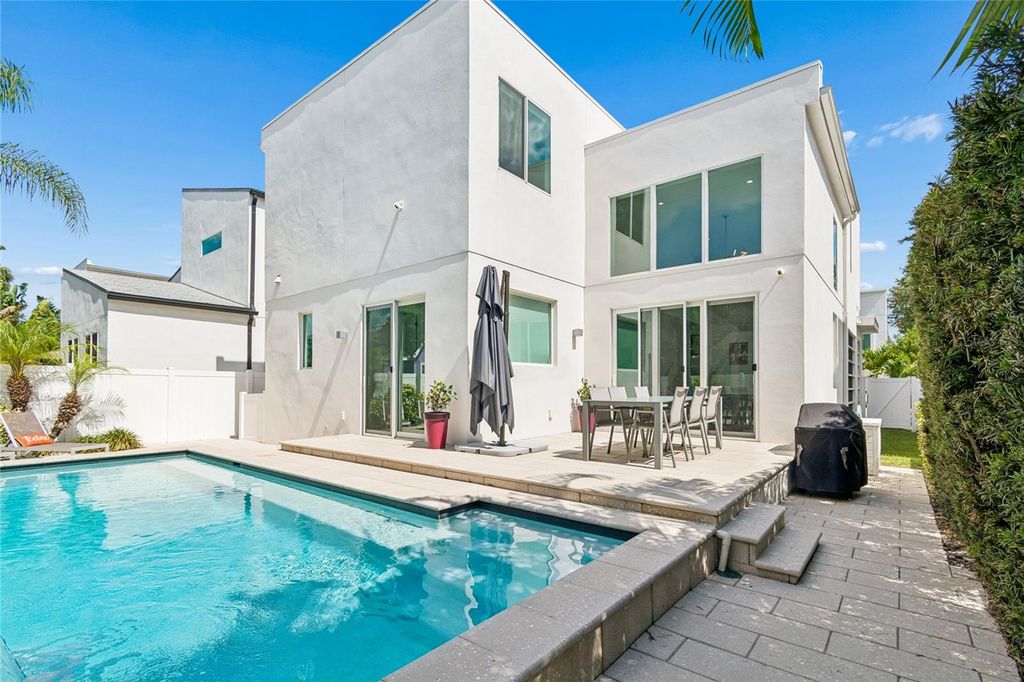 Image 7 of property listing at 1314 1/2 W. LEMON STREET, Tampa, FL 33606