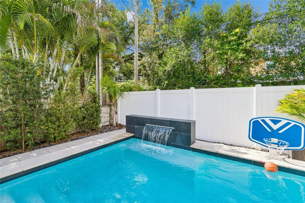 Image 66 of property listing at 1314 1/2 W. LEMON STREET, Tampa, FL 33606