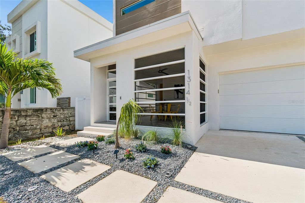 Image 8 of property listing at 1314 1/2 W. LEMON STREET, Tampa, FL 33606