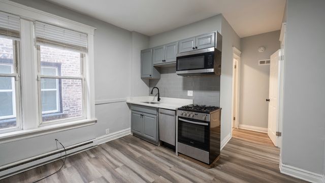 3649 W Montrose Avenue 1M, Chicago, IL 60618