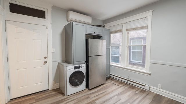 3649 W Montrose Avenue 1M, Chicago, IL 60618