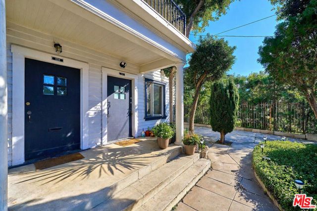 1228 S Catalina Street, Los Angeles, CA 90006
