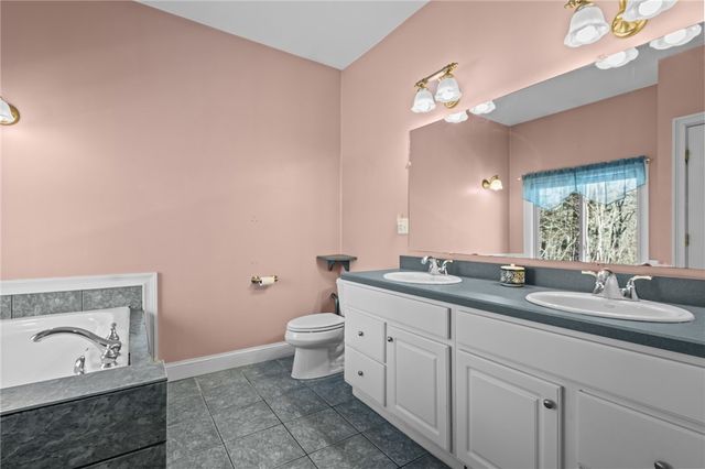 17 Blackwells Landing, Brooklyn, CT 06234