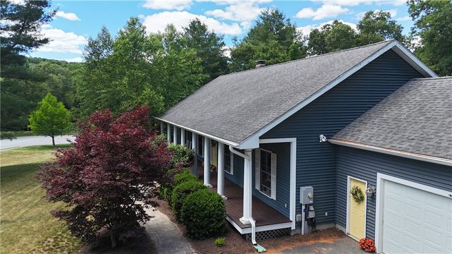 17 Blackwells Landing, Brooklyn, CT 06234