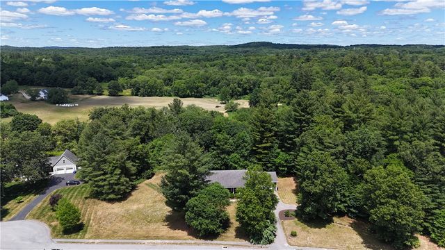 17 Blackwells Landing, Brooklyn, CT 06234
