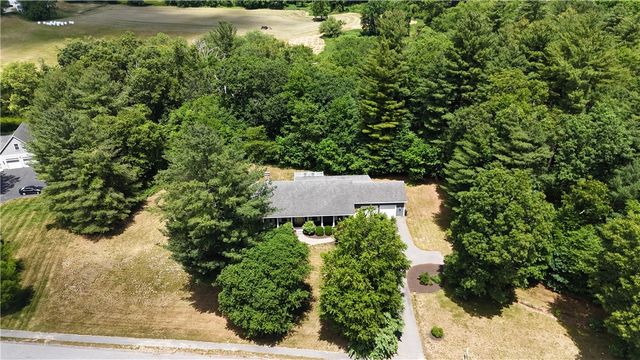 17 Blackwells Landing, Brooklyn, CT 06234