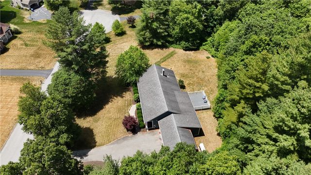17 Blackwells Landing, Brooklyn, CT 06234