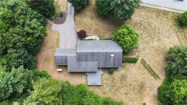 17 Blackwells Landing, Brooklyn, CT 06234