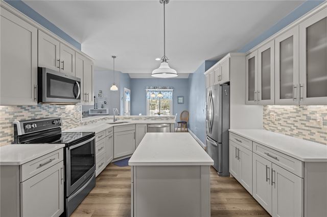 17 Blackwells Landing, Brooklyn, CT 06234