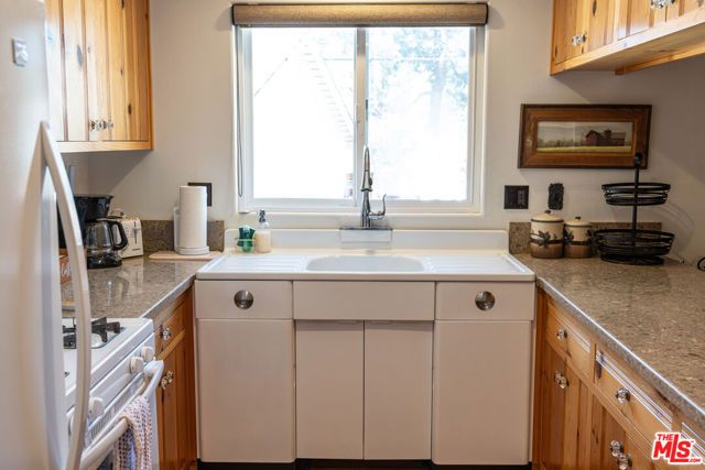 40083 Lakeview Drive, Big Bear City, CA 92315