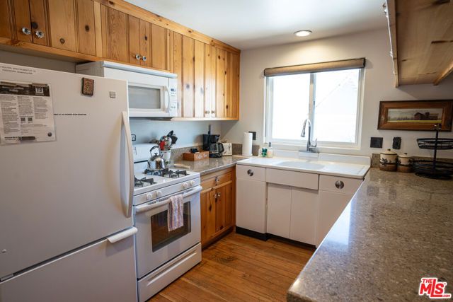 40083 Lakeview Drive, Big Bear City, CA 92315