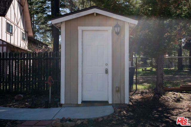 40083 Lakeview Drive, Big Bear City, CA 92315