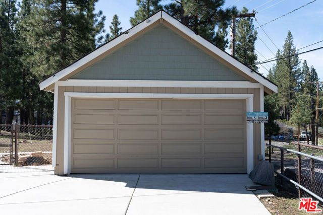 40083 Lakeview Drive, Big Bear City, CA 92315